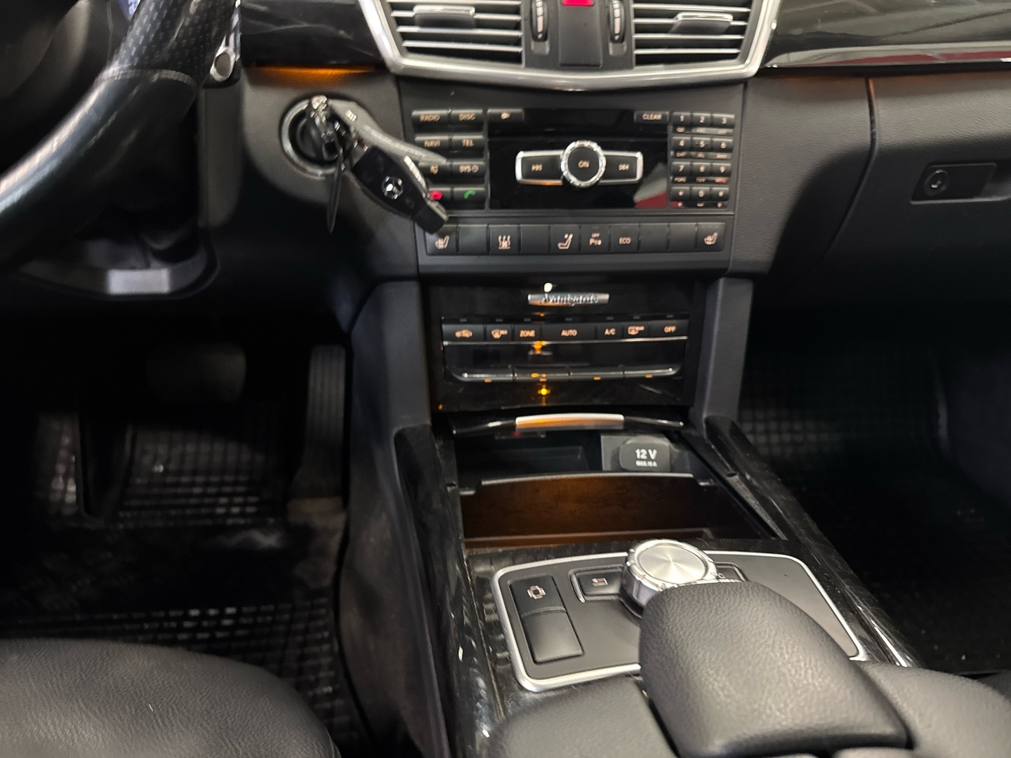 MERCEDES-BENZ E 2013