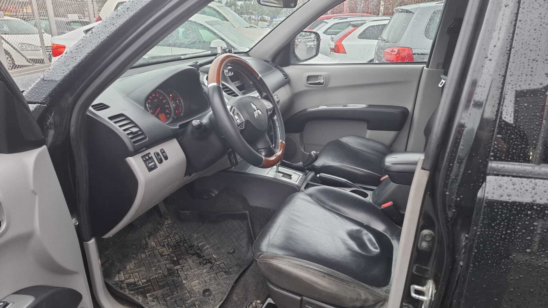 MITSUBISHI L200 2012