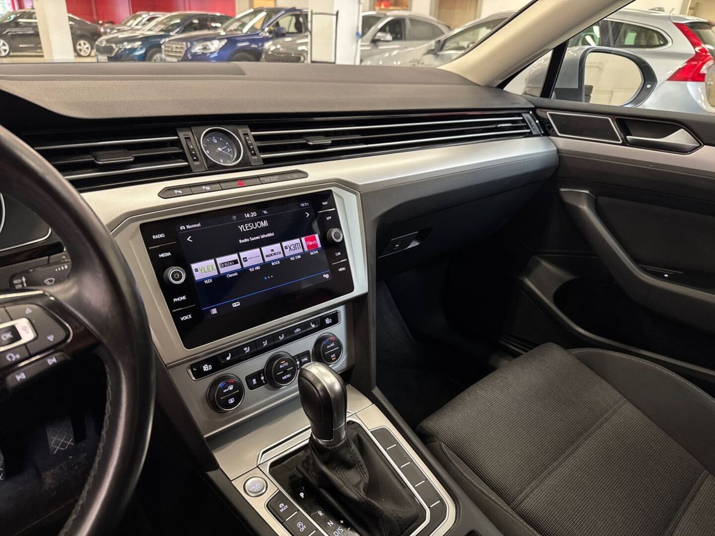 VOLKSWAGEN Passat 2018