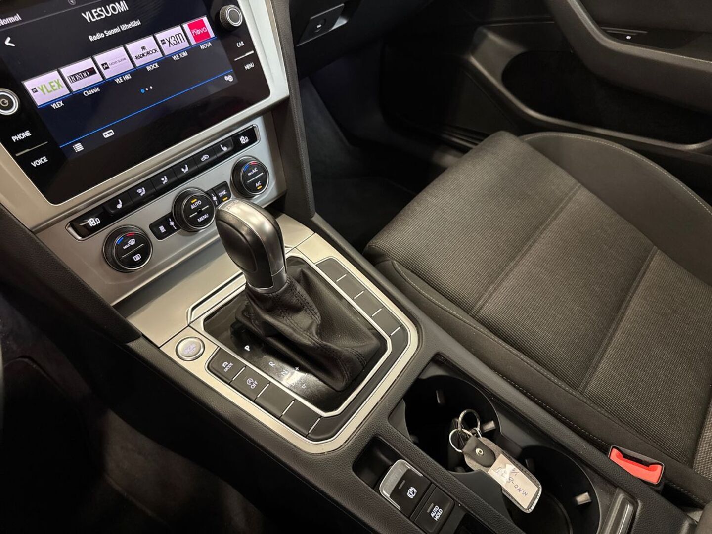 VOLKSWAGEN Passat 2018