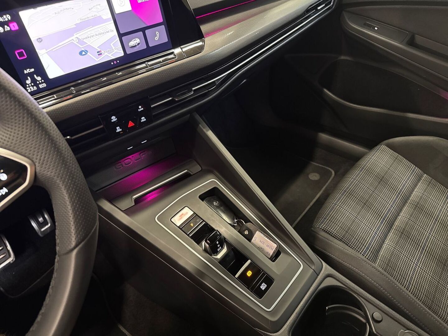 VOLKSWAGEN Golf 26