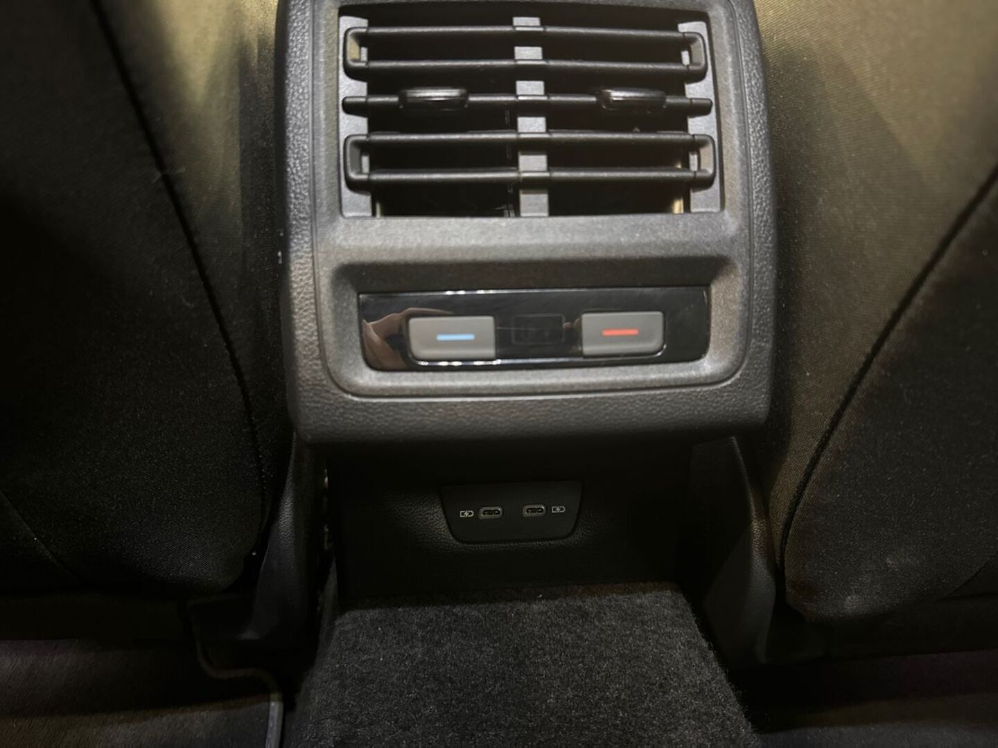 VOLKSWAGEN Golf 31