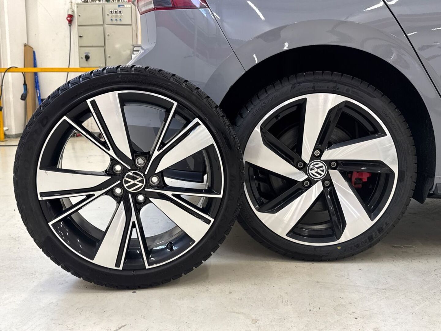 VOLKSWAGEN Golf 32