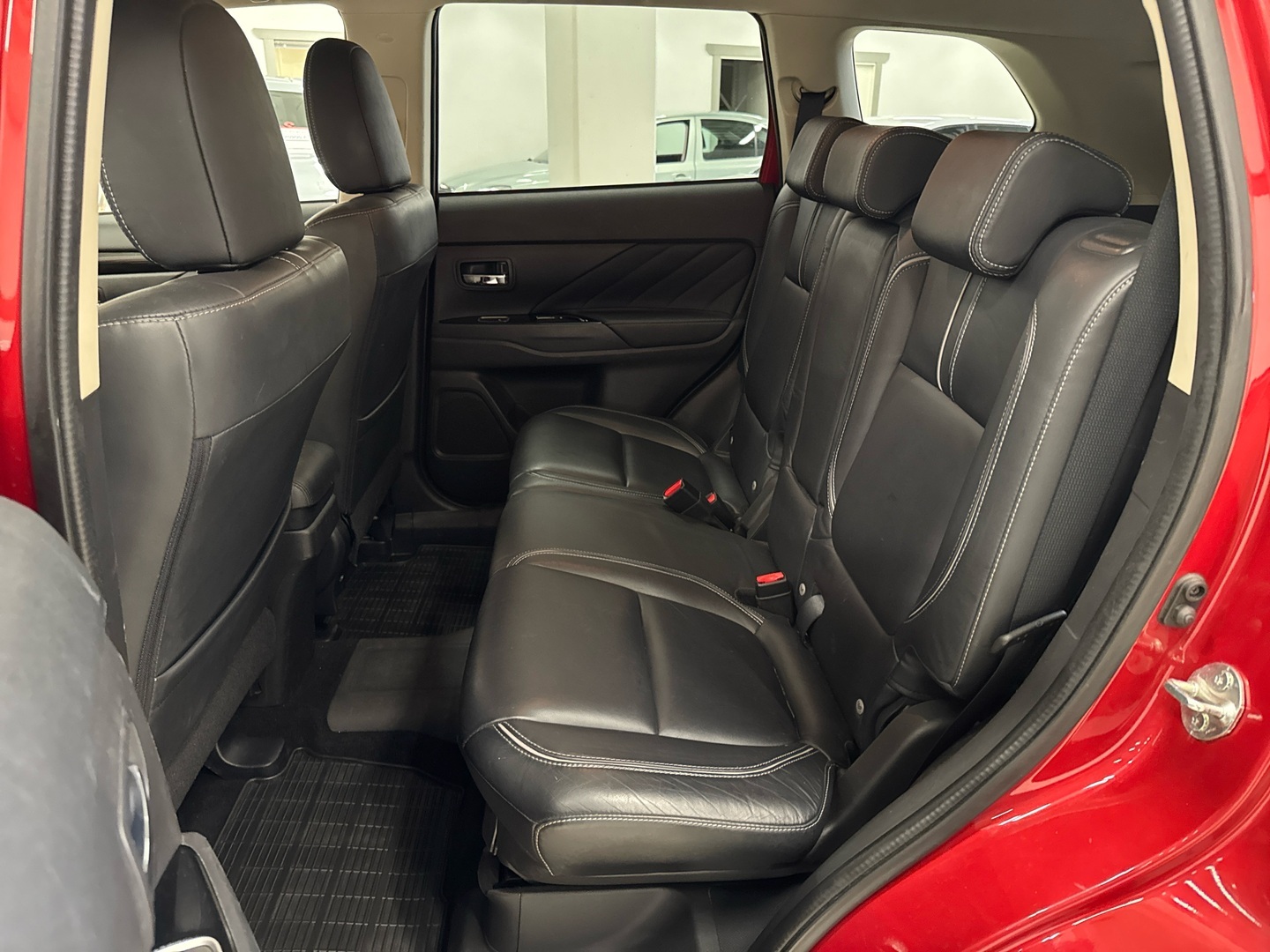 MITSUBISHI Outlander PHEV 2015