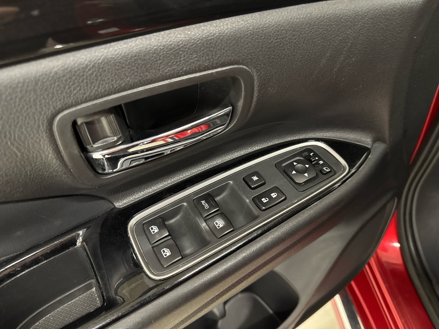 MITSUBISHI Outlander PHEV 2015