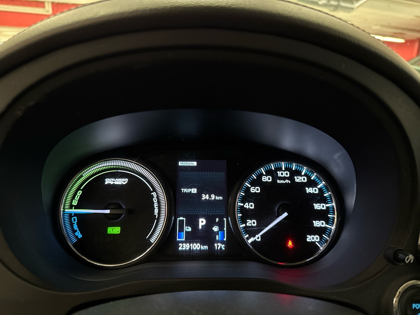 MITSUBISHI Outlander PHEV 2015