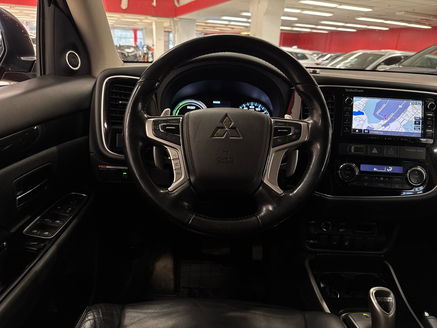 MITSUBISHI Outlander PHEV 2015