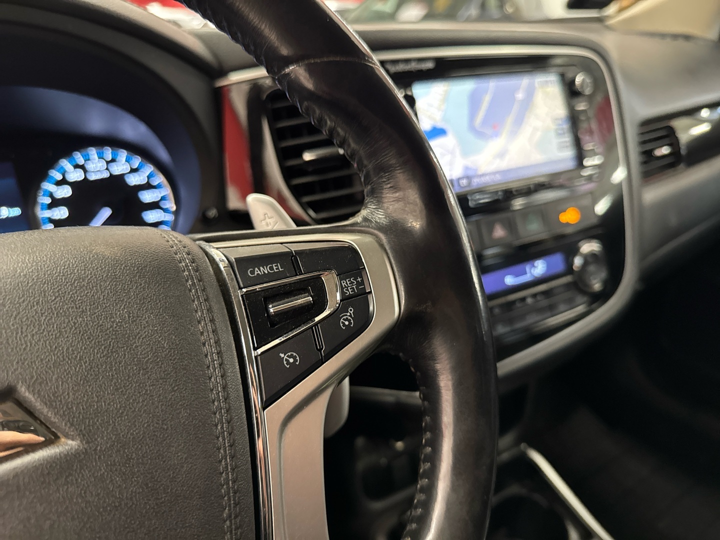 MITSUBISHI Outlander PHEV 2015