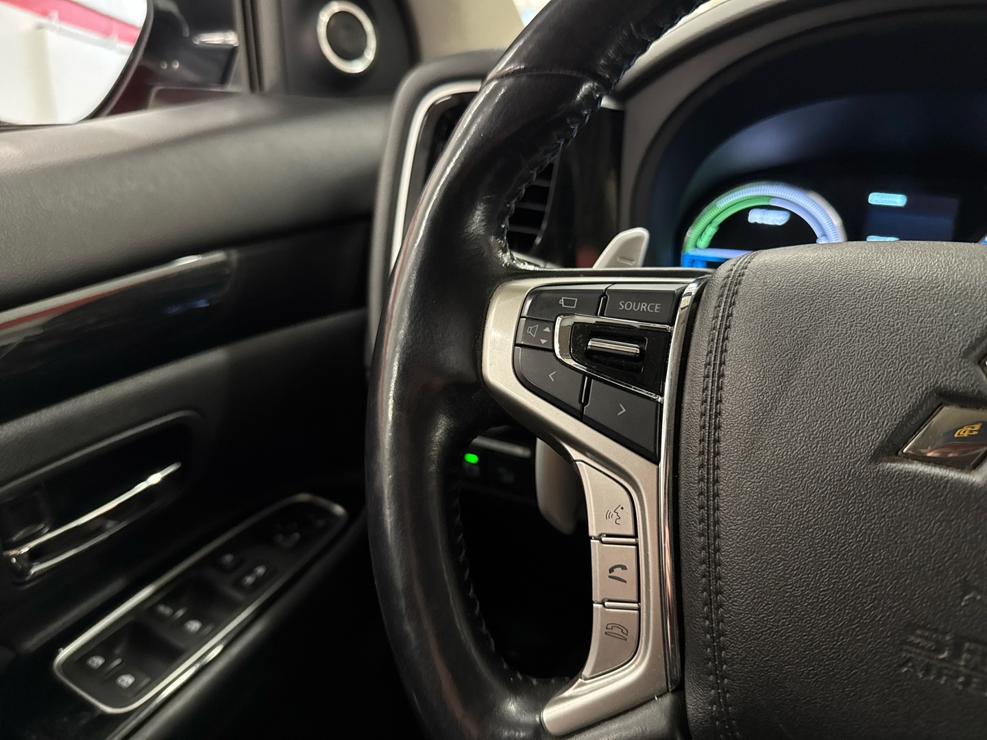 MITSUBISHI Outlander PHEV 2015