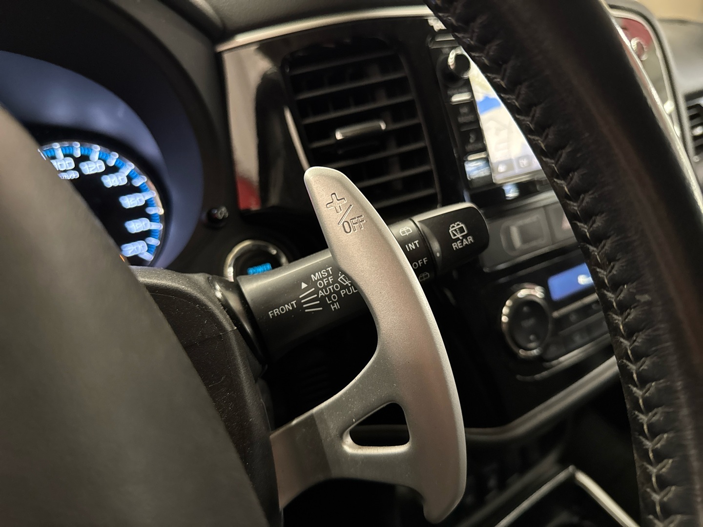 MITSUBISHI Outlander PHEV 2015