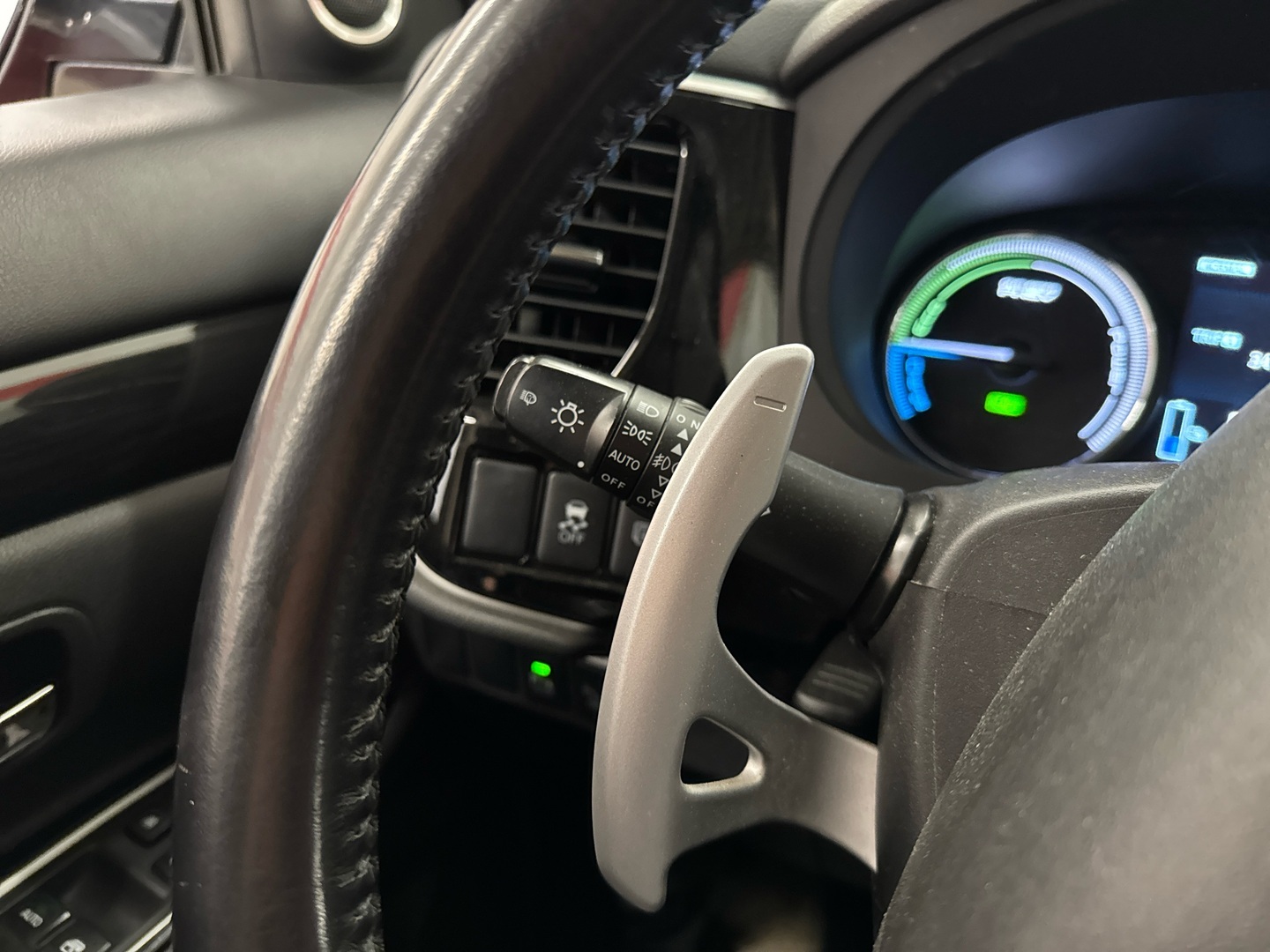 MITSUBISHI Outlander PHEV 2015