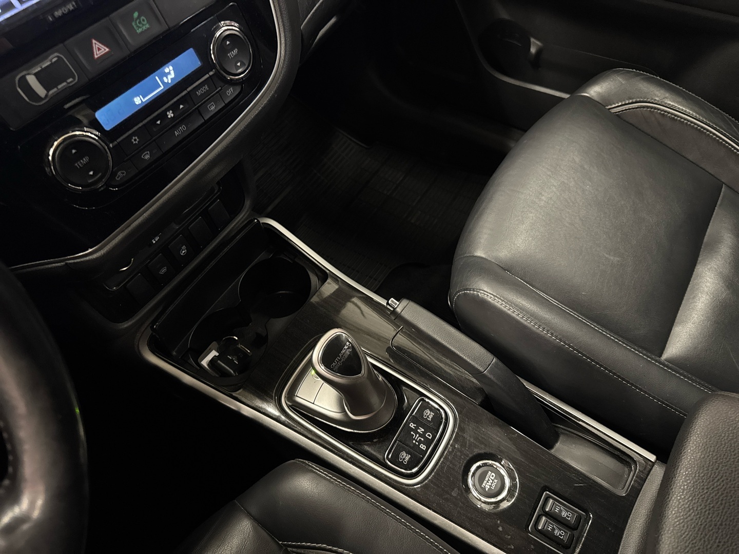 MITSUBISHI Outlander PHEV 2015