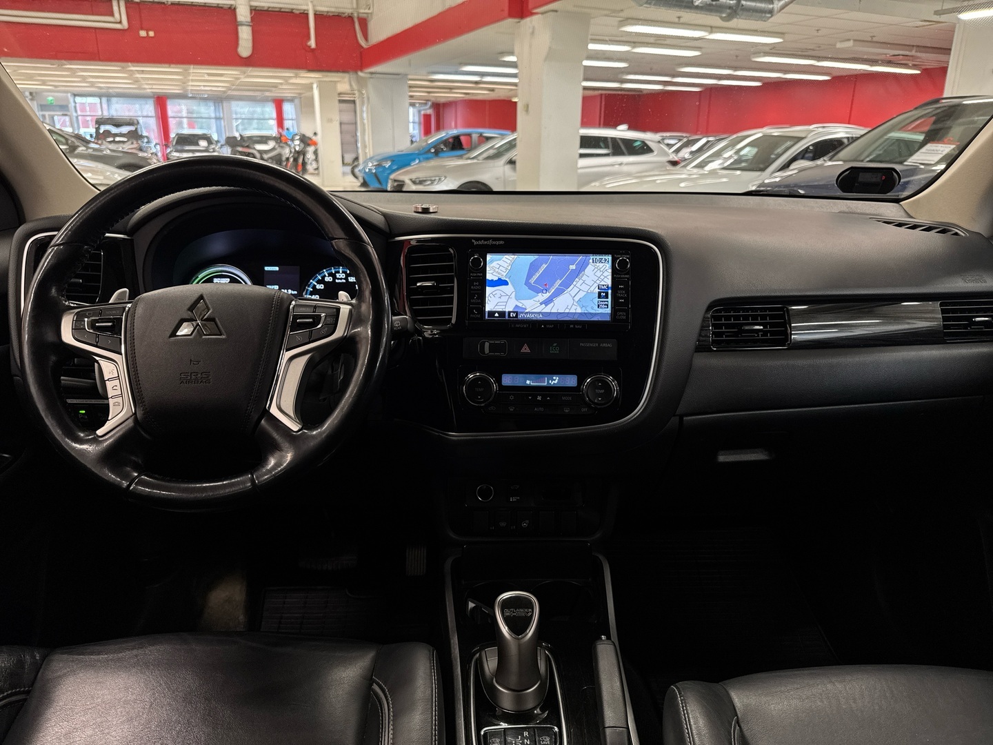 MITSUBISHI Outlander PHEV 2015