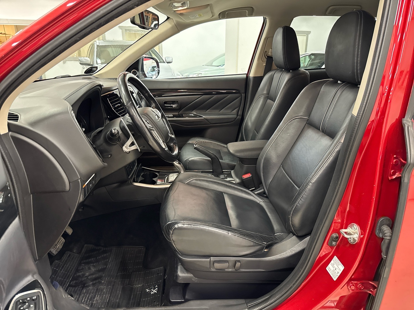 MITSUBISHI Outlander PHEV 2015