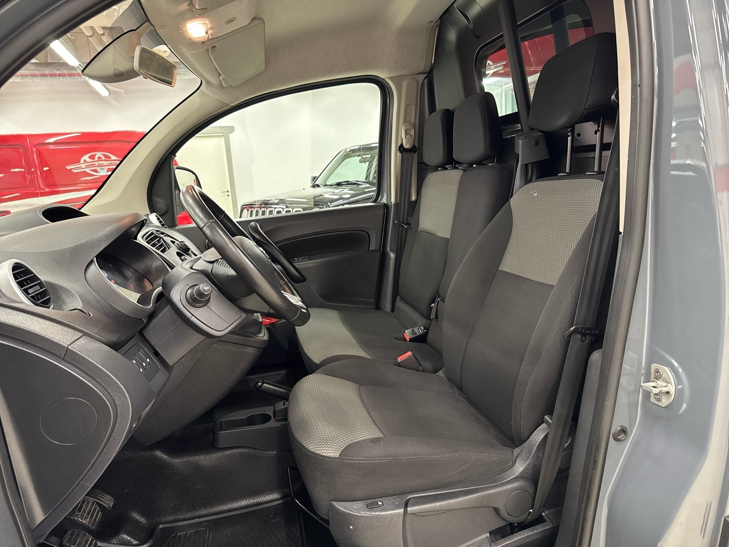NISSAN NV250 2021