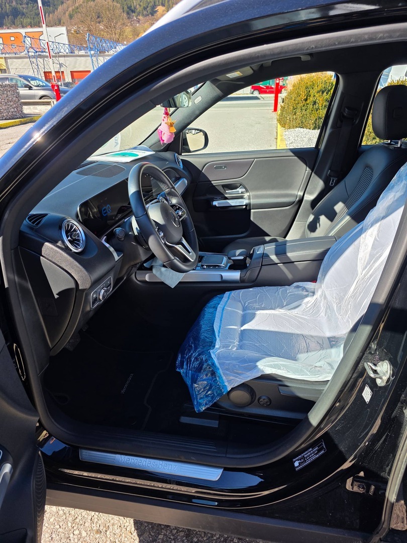 MERCEDES-BENZ EQB 2022