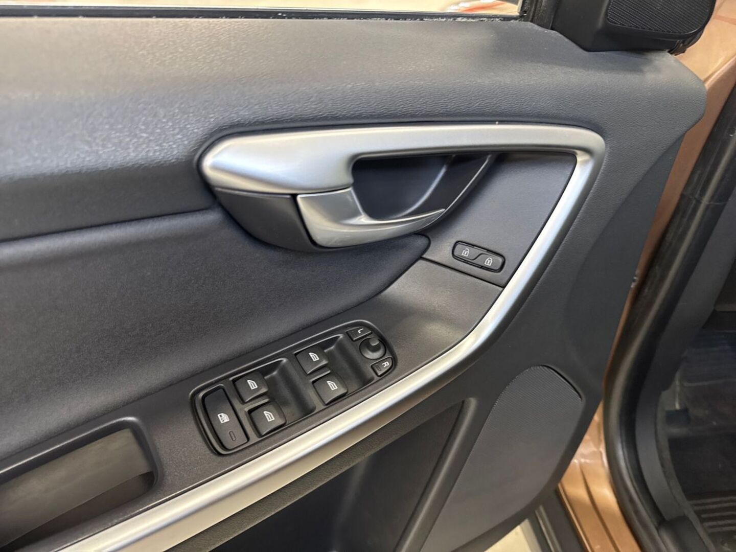 VOLVO XC60 2010