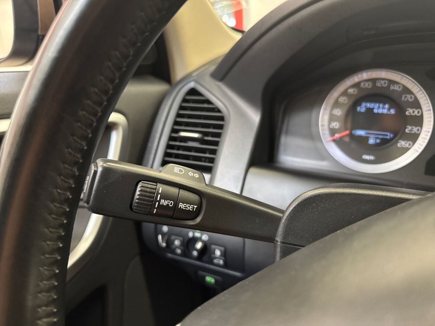 VOLVO XC60 2010