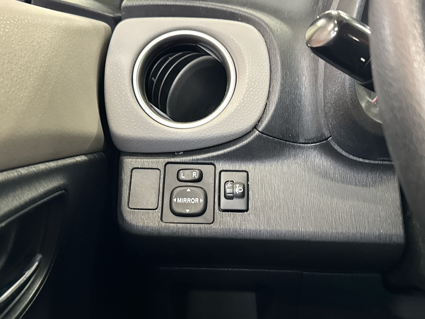 TOYOTA Yaris 2012