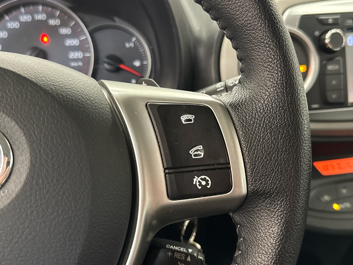 TOYOTA Yaris 2012