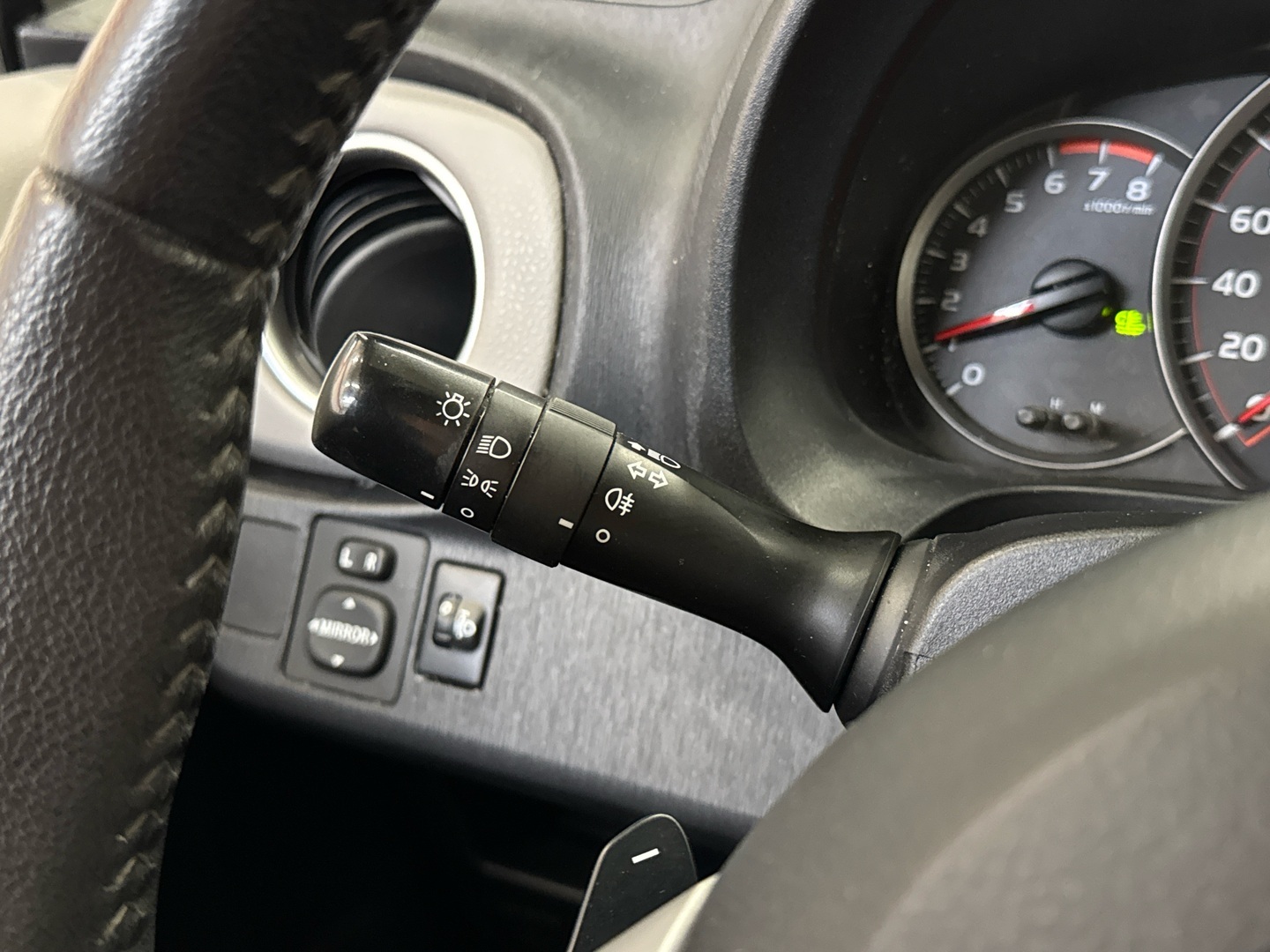 TOYOTA Yaris 2012