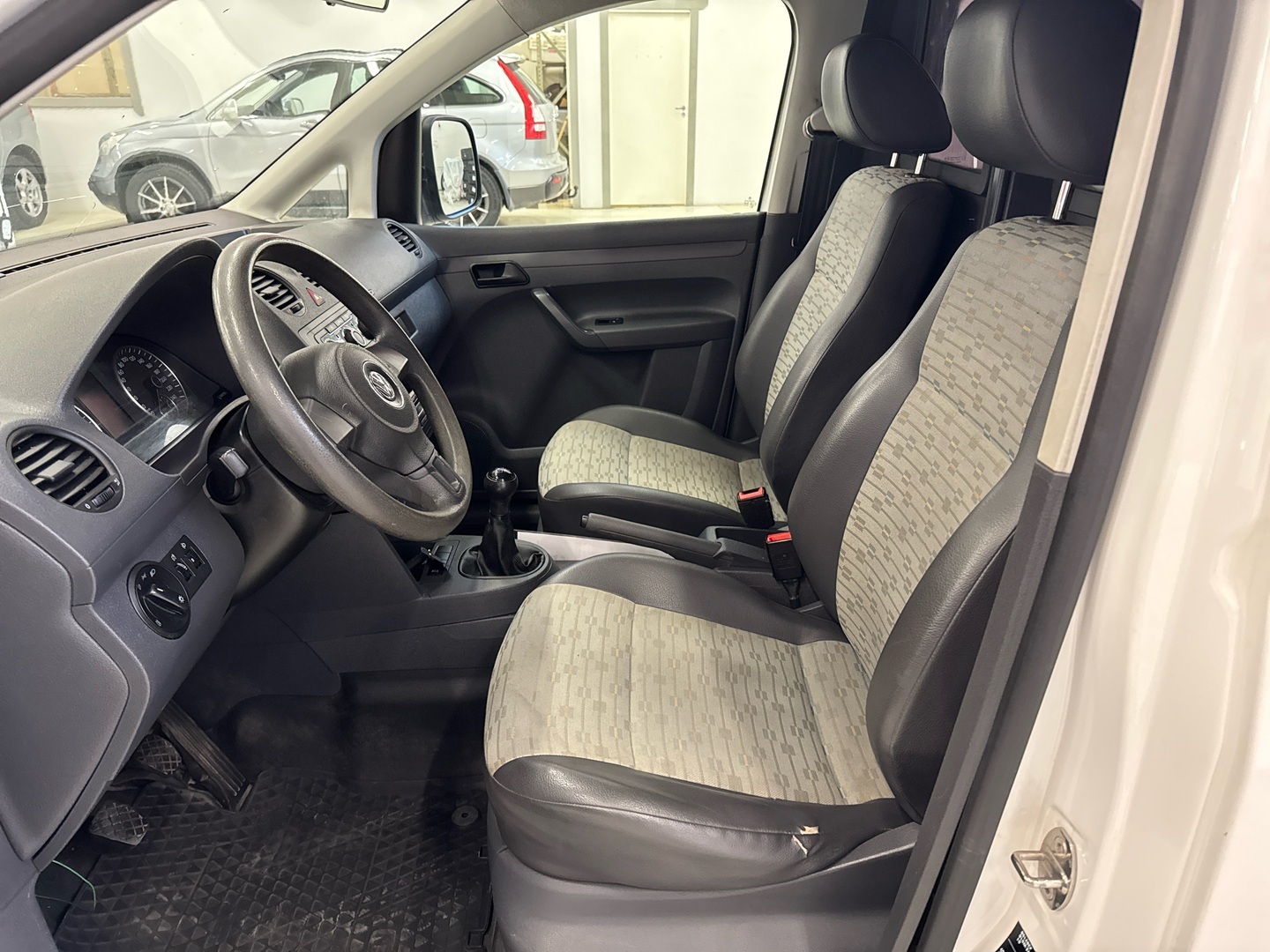 VOLKSWAGEN Caddy 2011