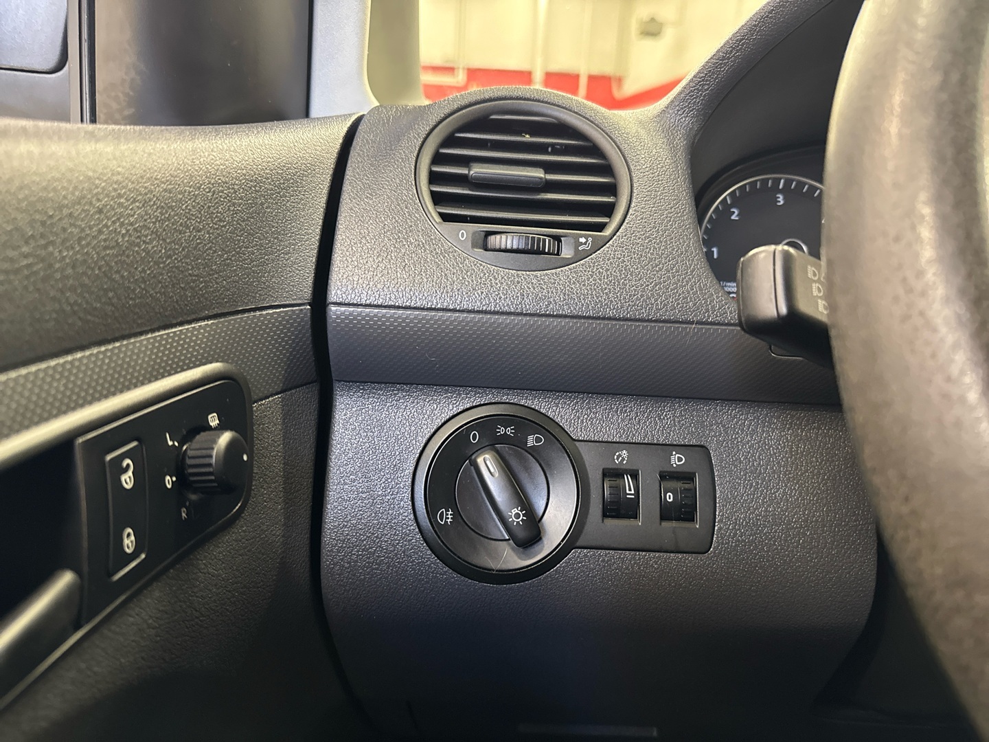 VOLKSWAGEN Caddy 2011