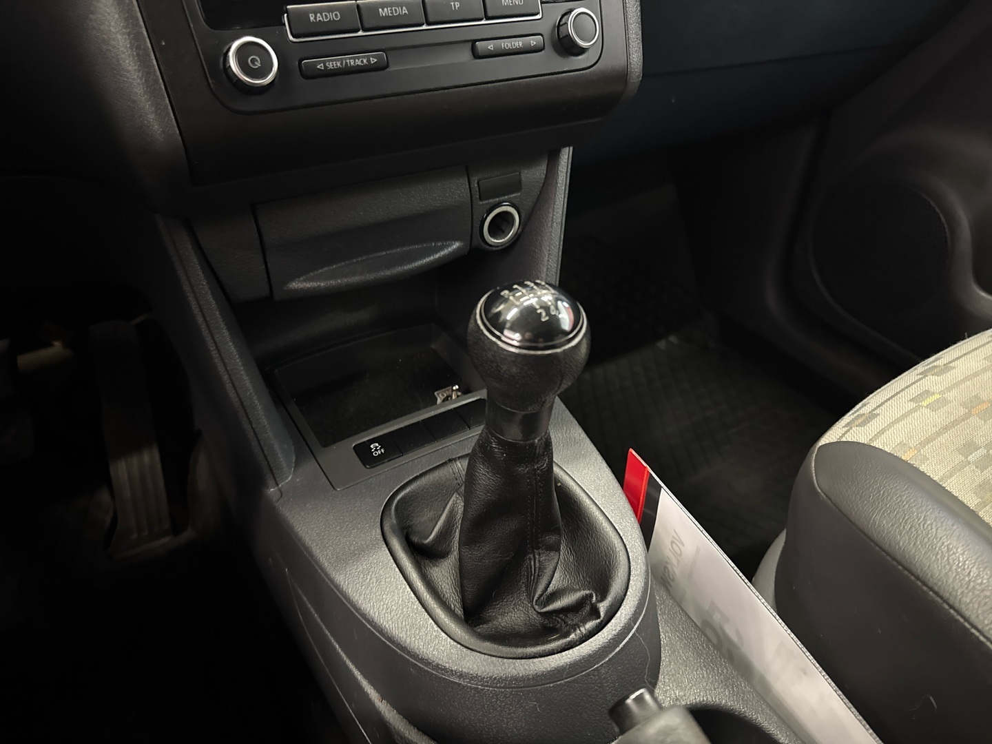 VOLKSWAGEN Caddy 2011