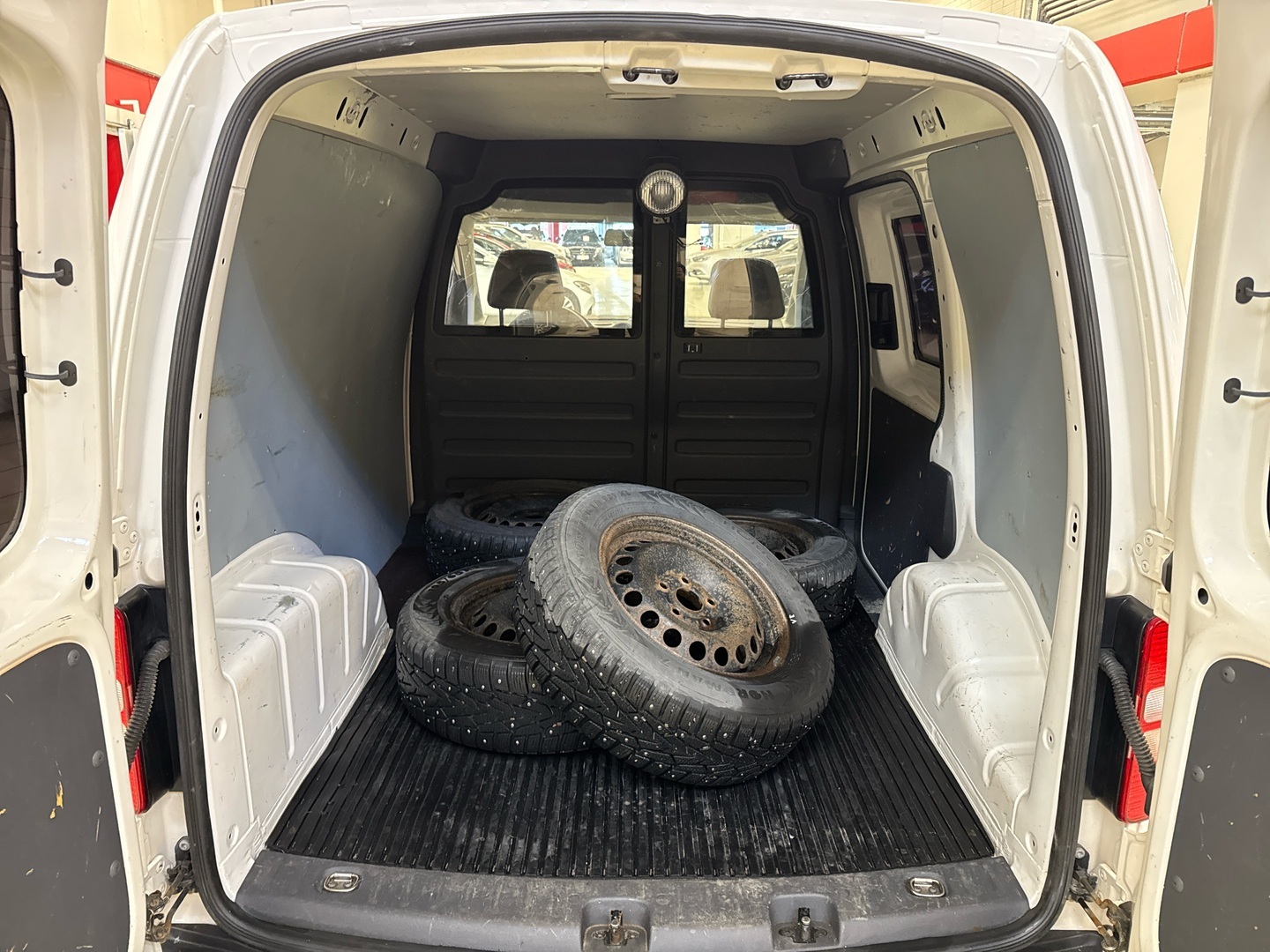 VOLKSWAGEN Caddy 2011