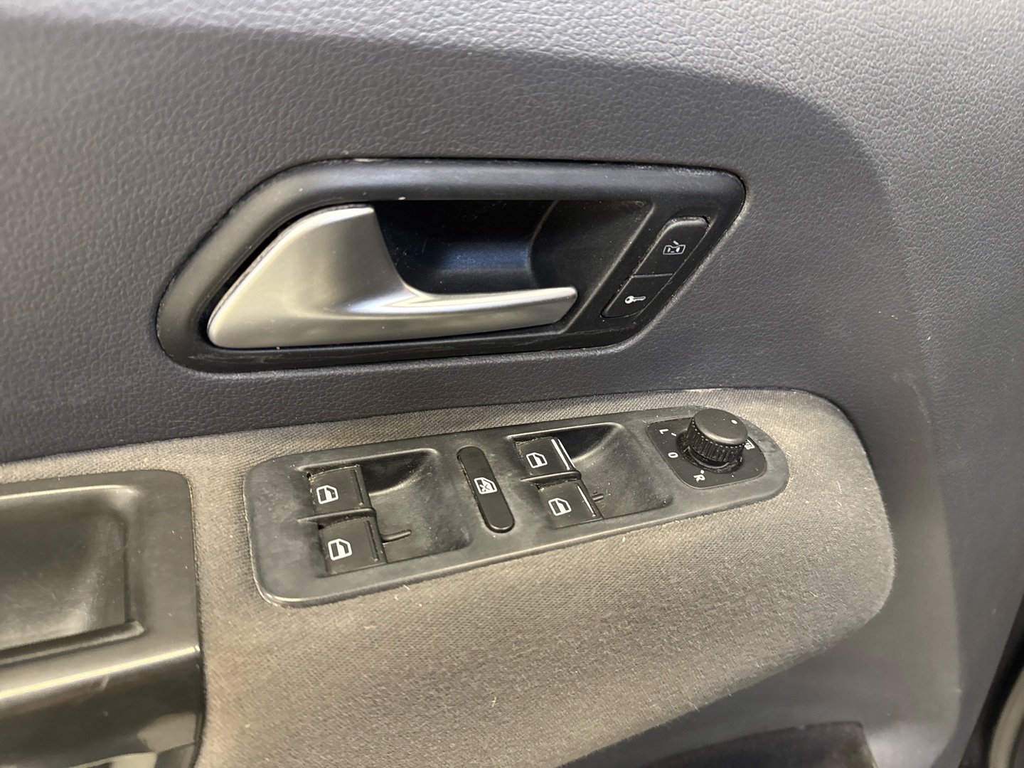 VOLKSWAGEN Amarok 2016