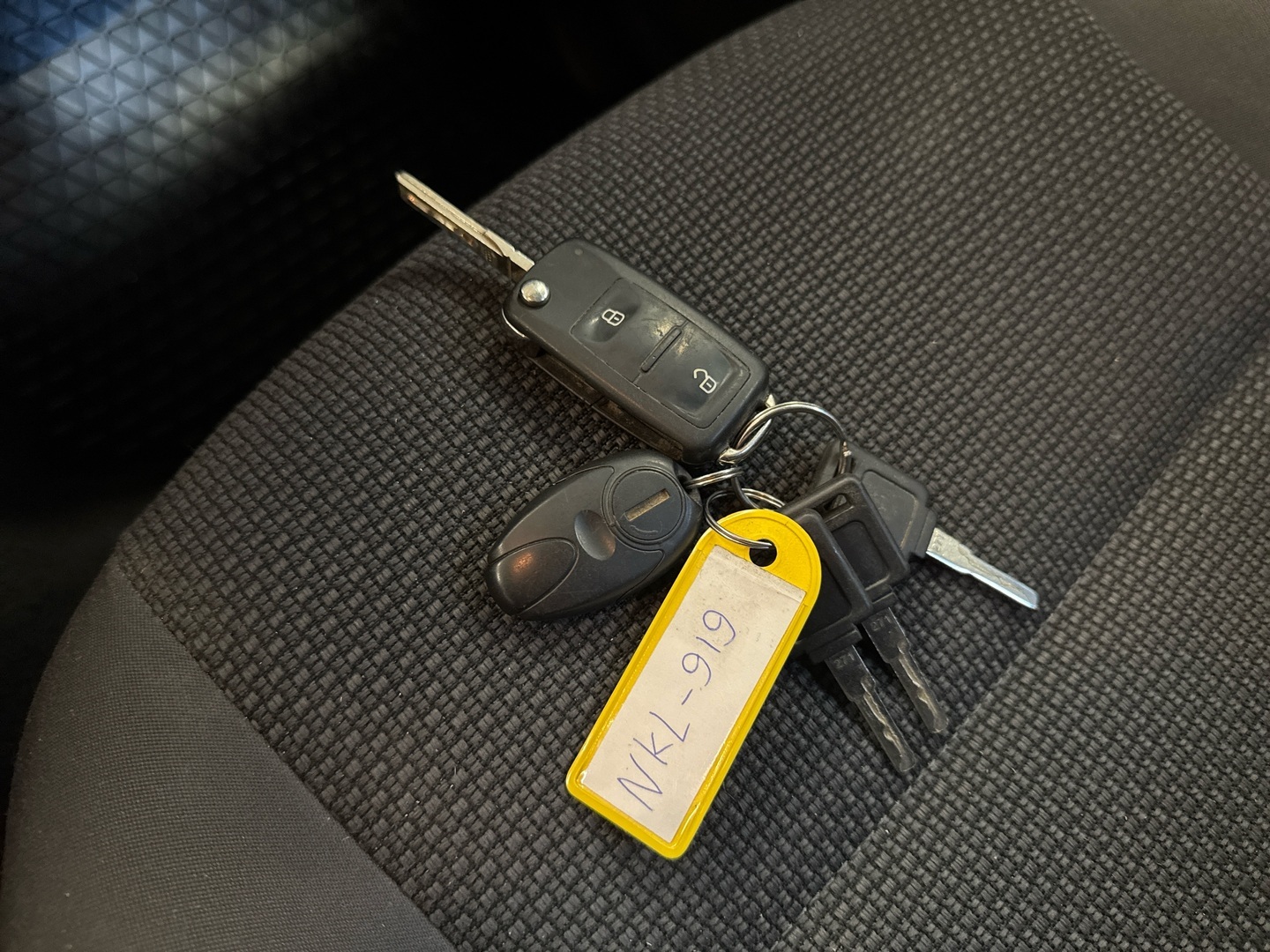 VOLKSWAGEN Amarok 2016