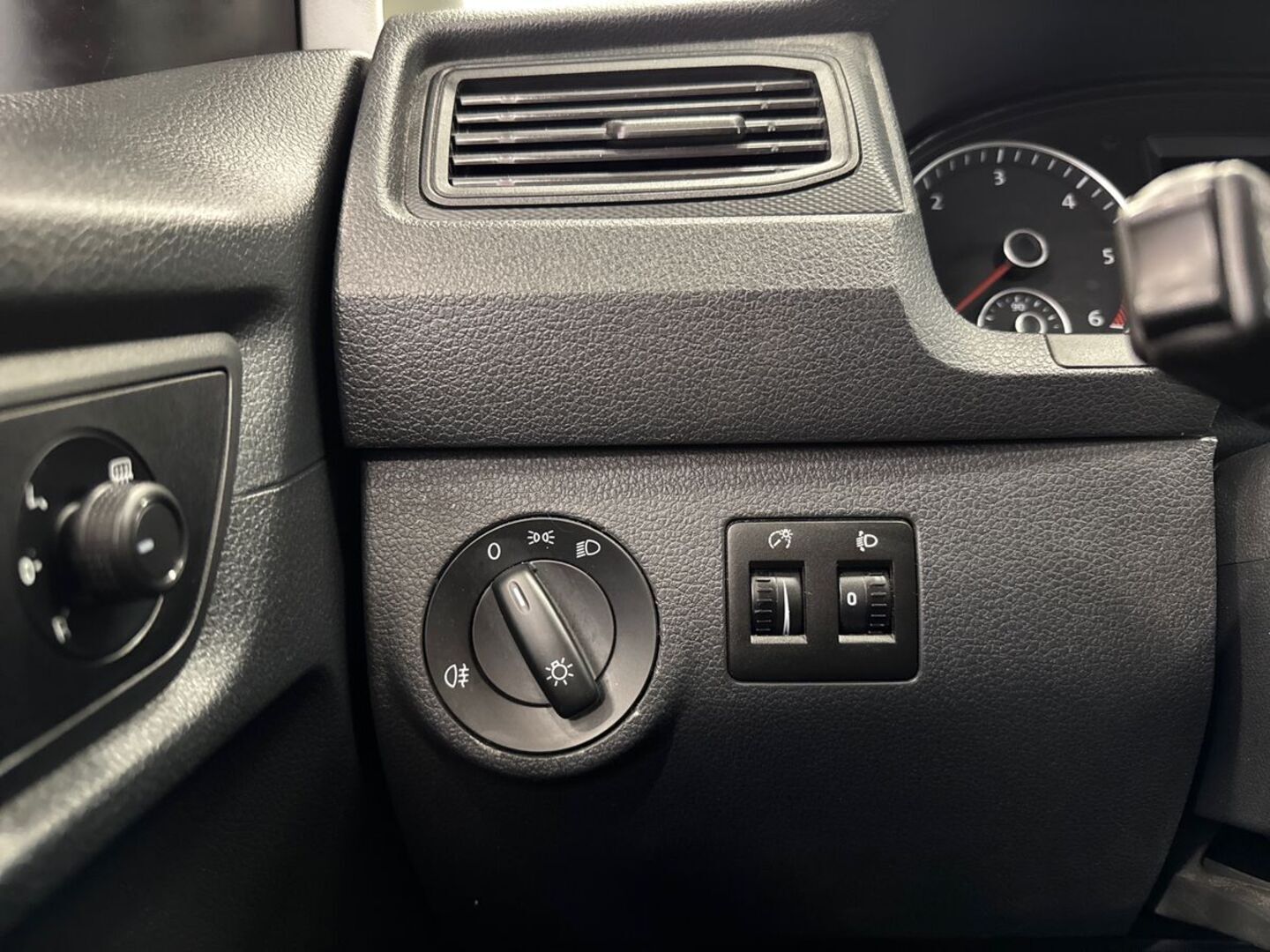 VOLKSWAGEN Caddy Maxi 17