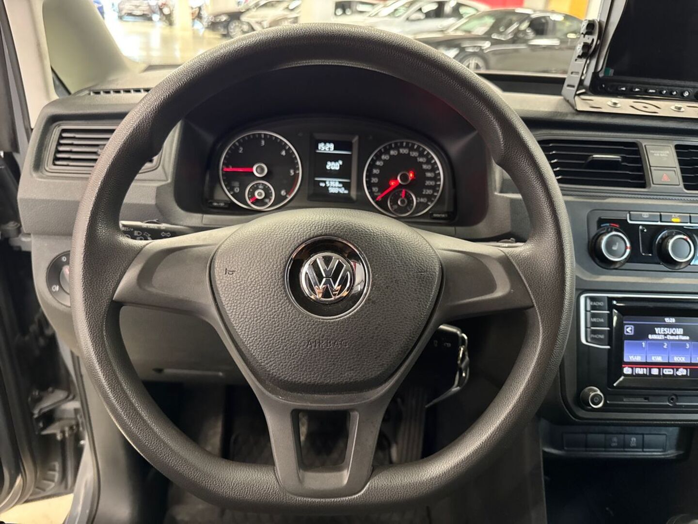 VOLKSWAGEN Caddy Maxi 18
