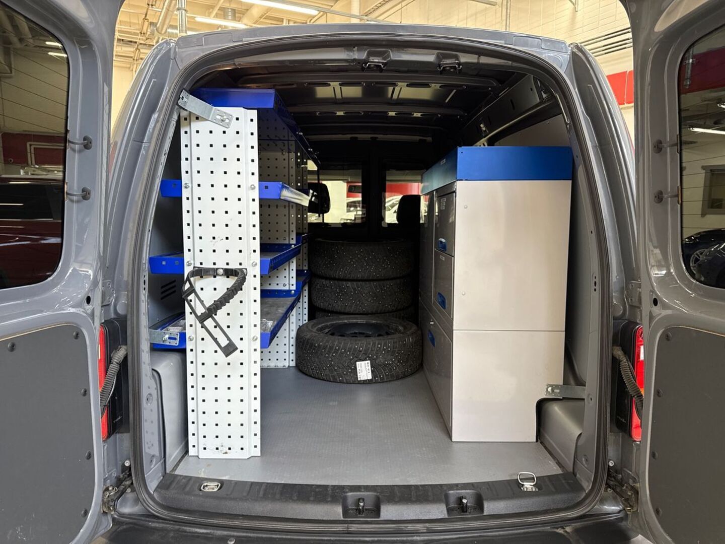 VOLKSWAGEN Caddy Maxi 9