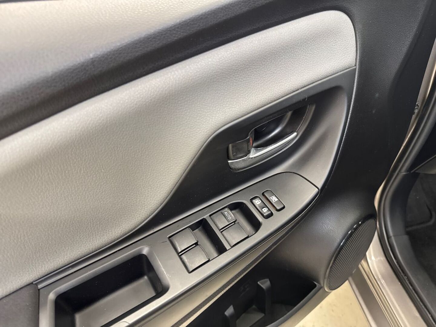 TOYOTA Yaris 2019