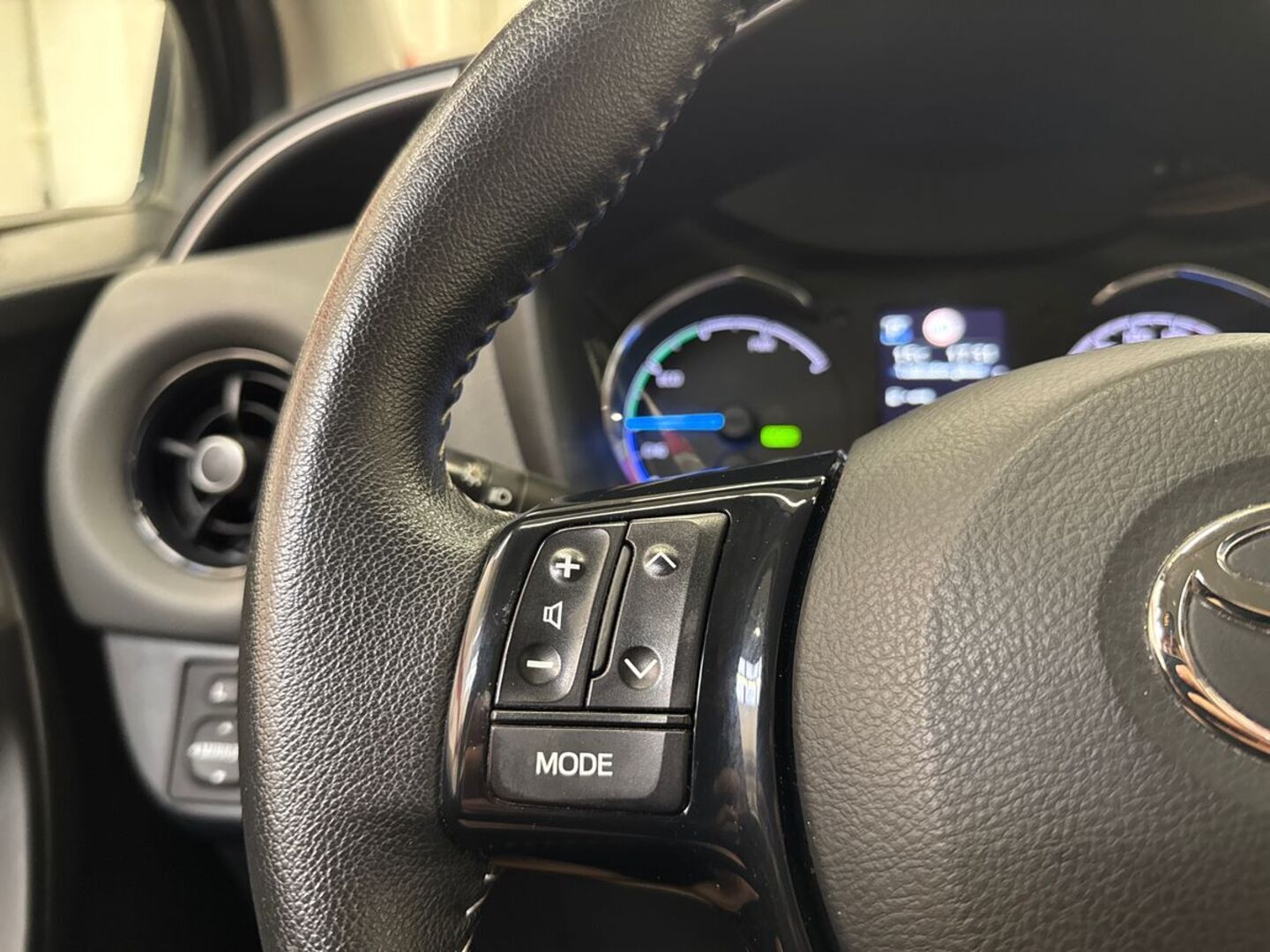 TOYOTA Yaris 2019