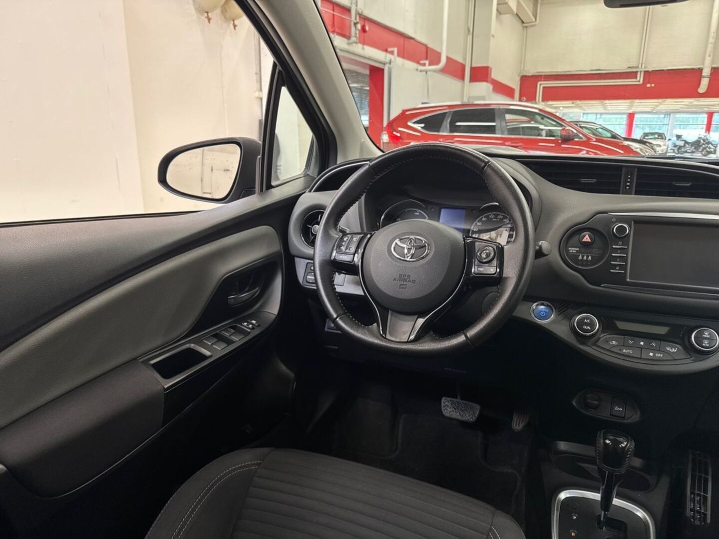 TOYOTA Yaris 2019