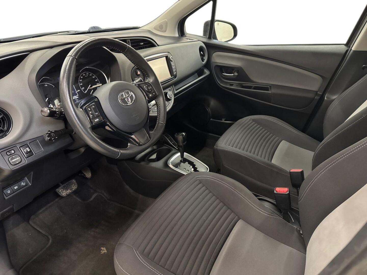 TOYOTA Yaris 2019