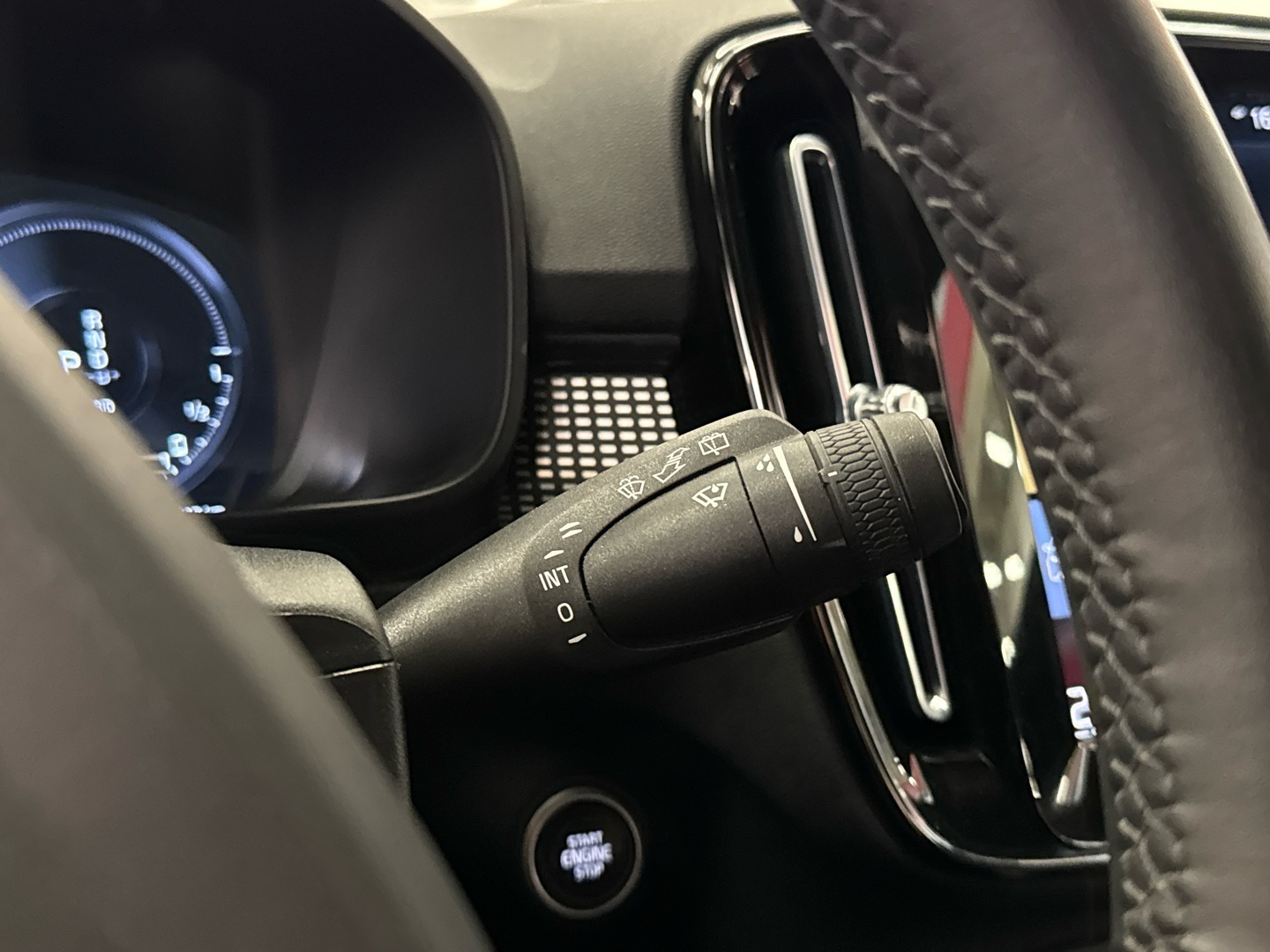 VOLVO XC40 2022