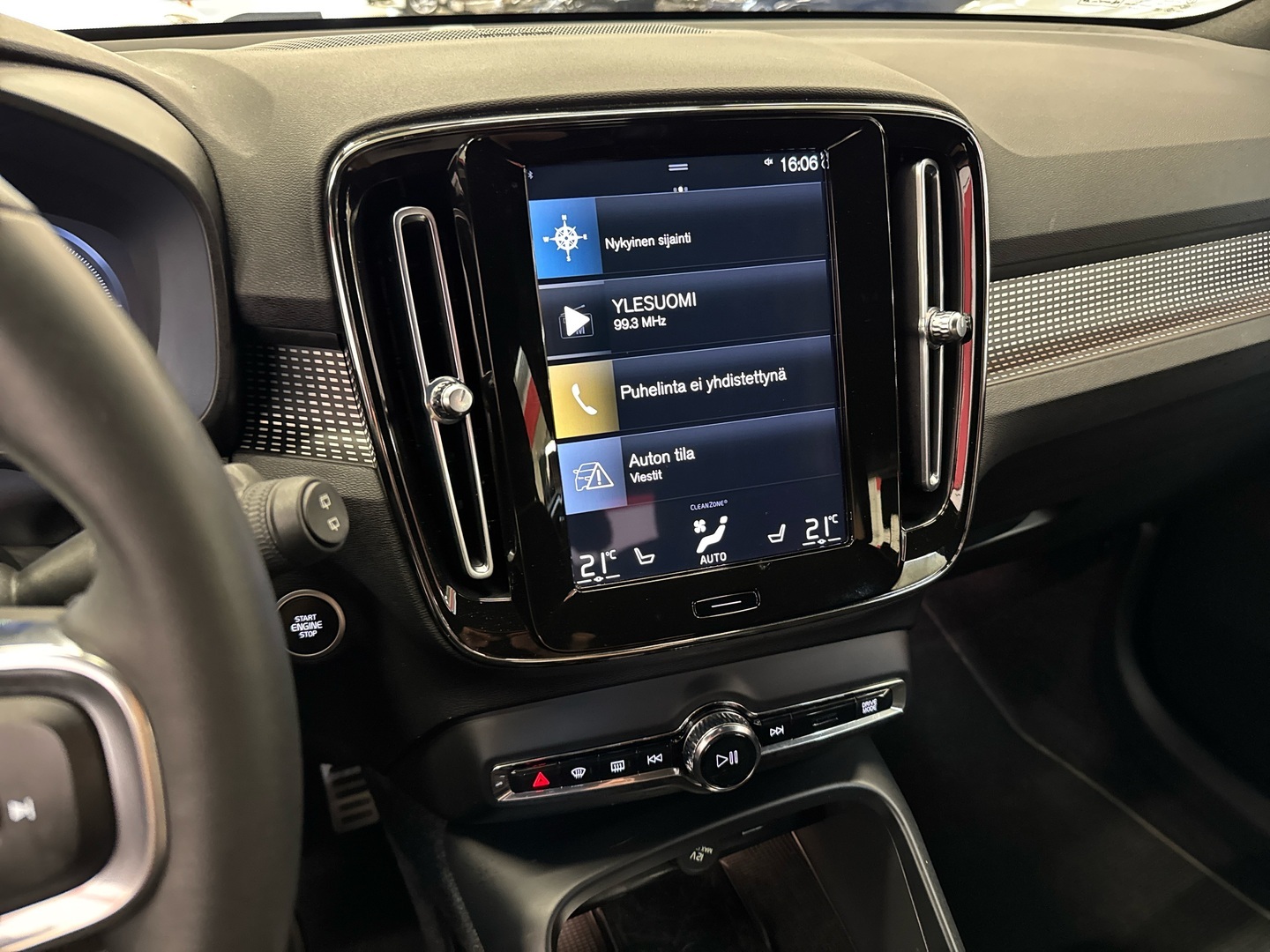 VOLVO XC40 2022