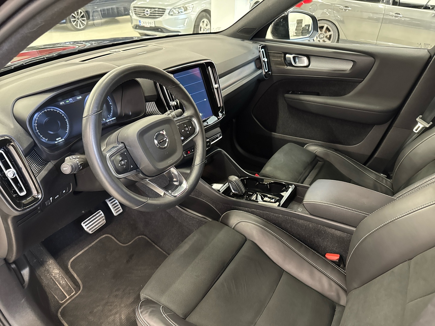 VOLVO XC40 2022