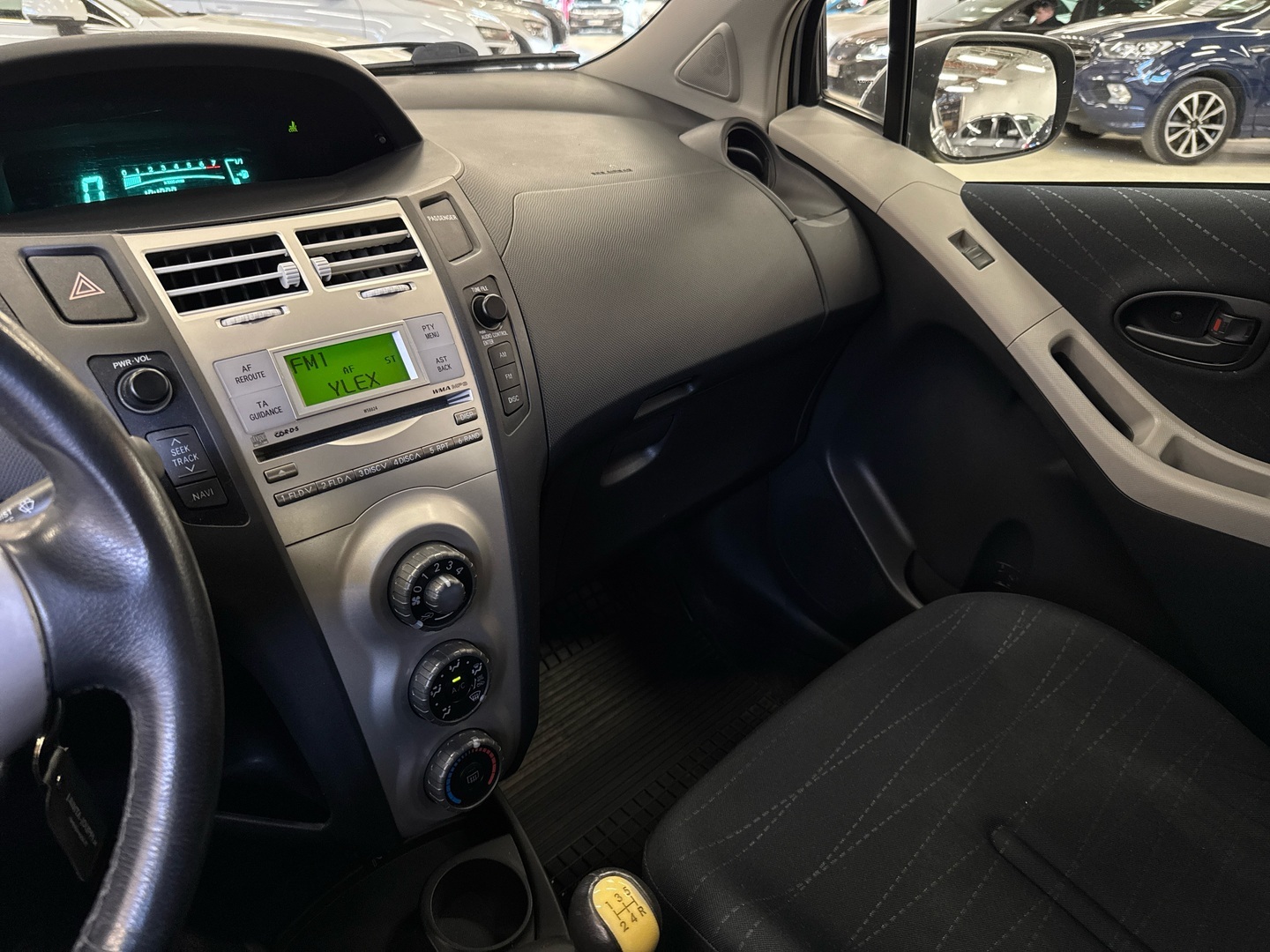 TOYOTA Yaris 2006