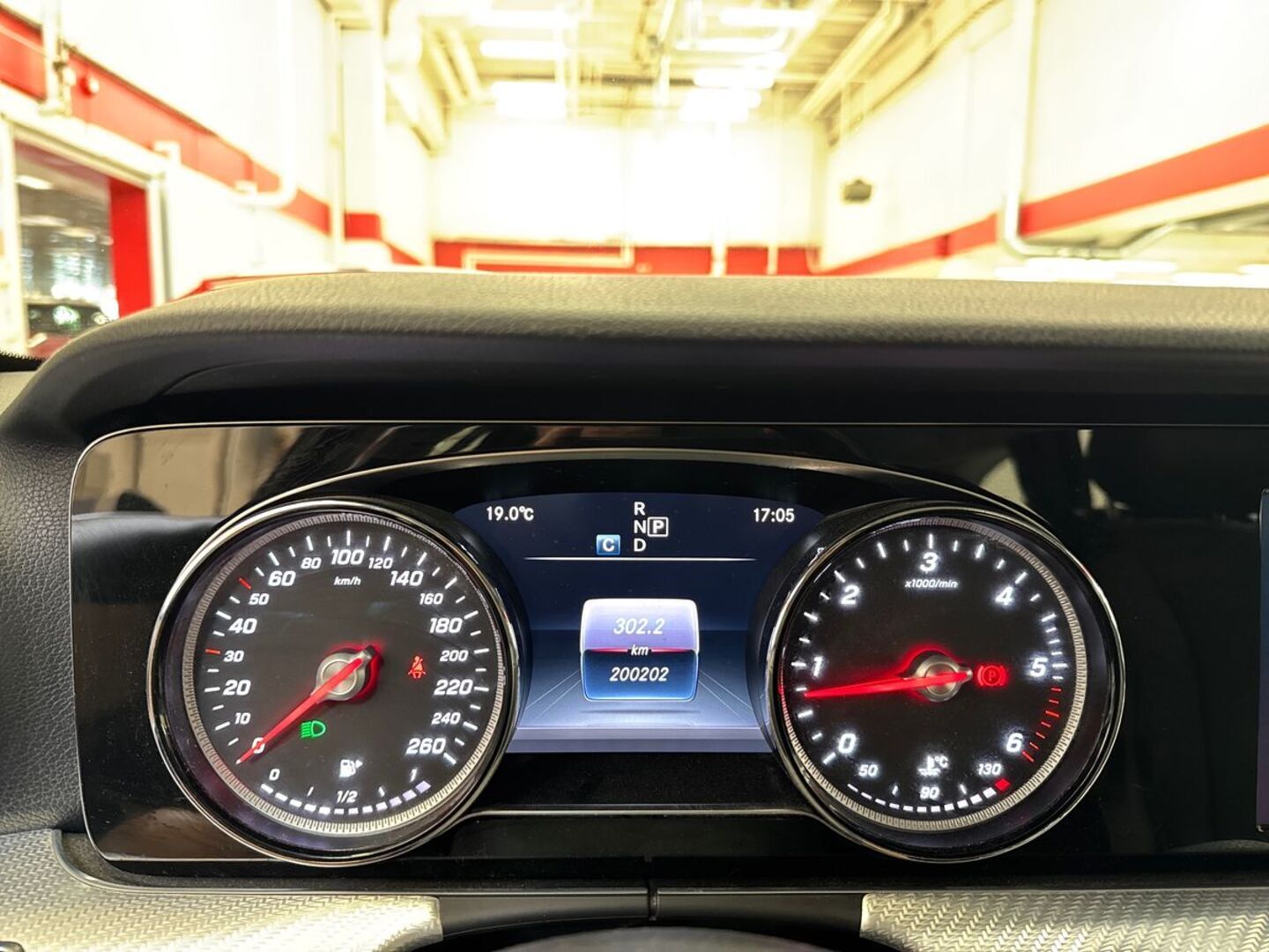 MERCEDES-BENZ E 19