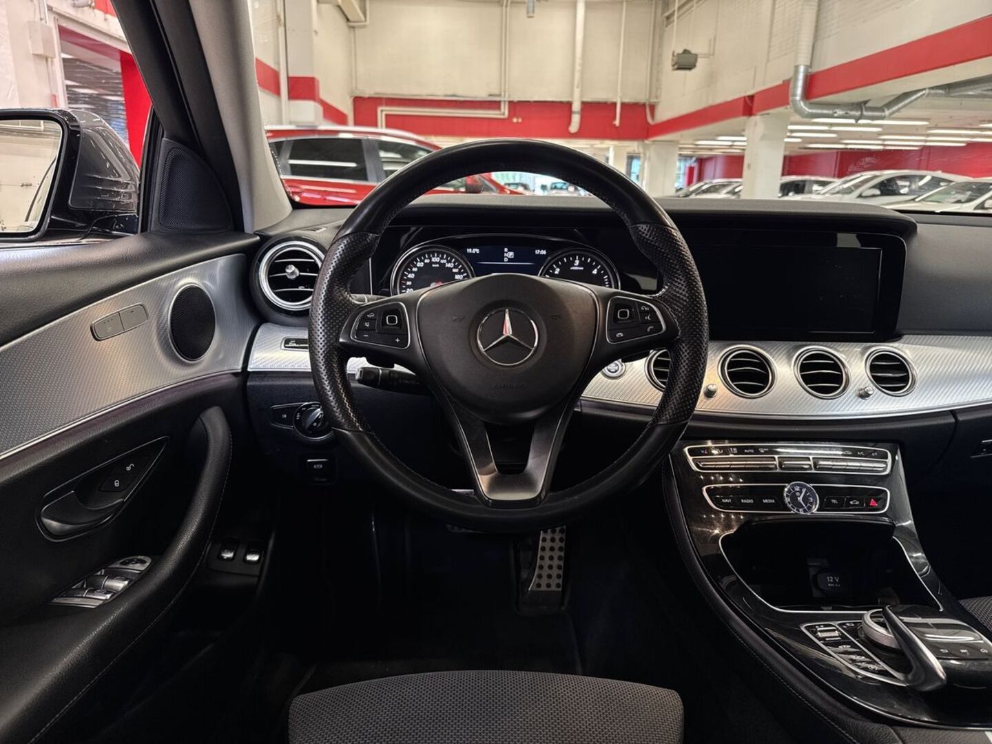 MERCEDES-BENZ E 21