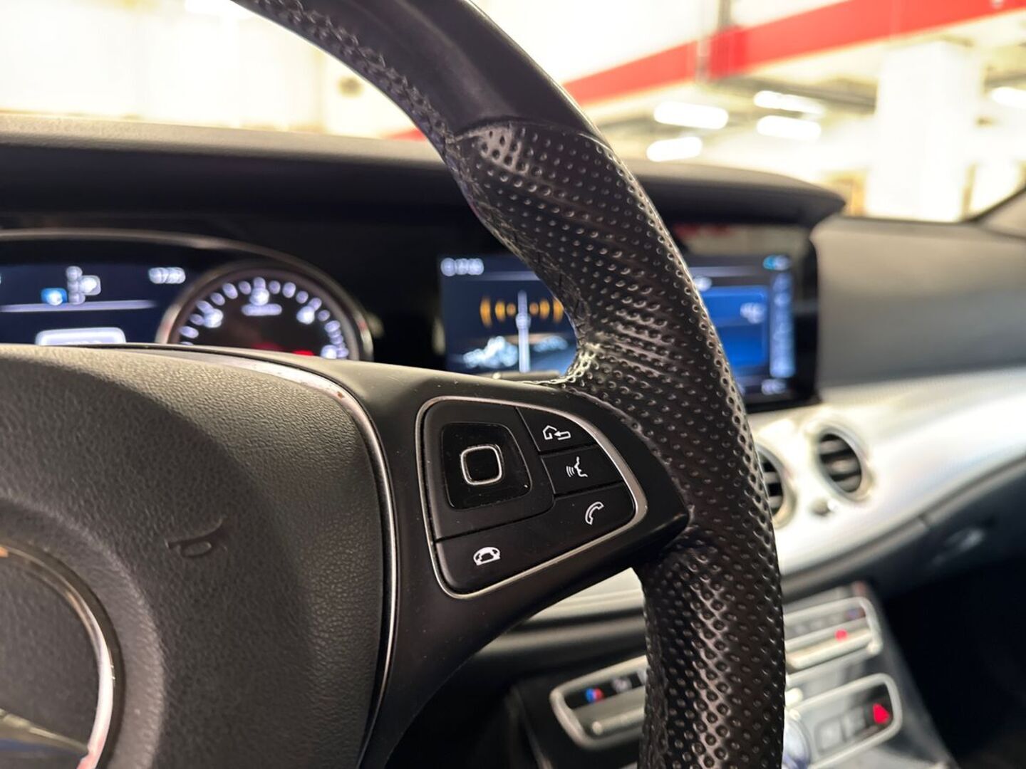MERCEDES-BENZ E 22