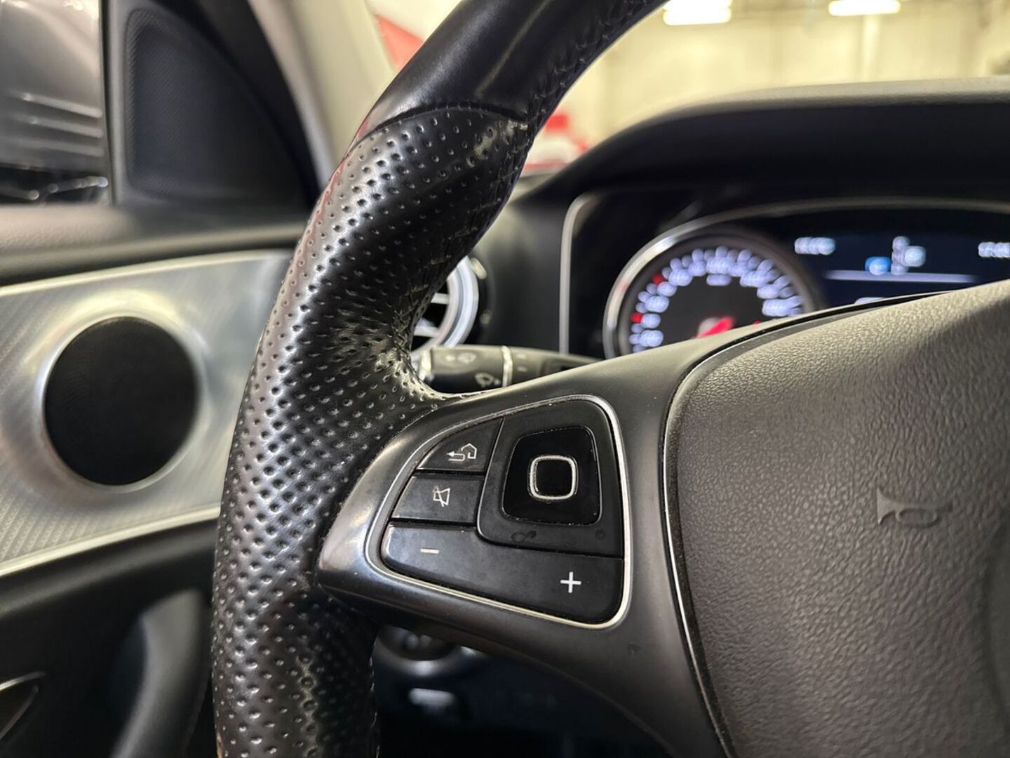 MERCEDES-BENZ E 23