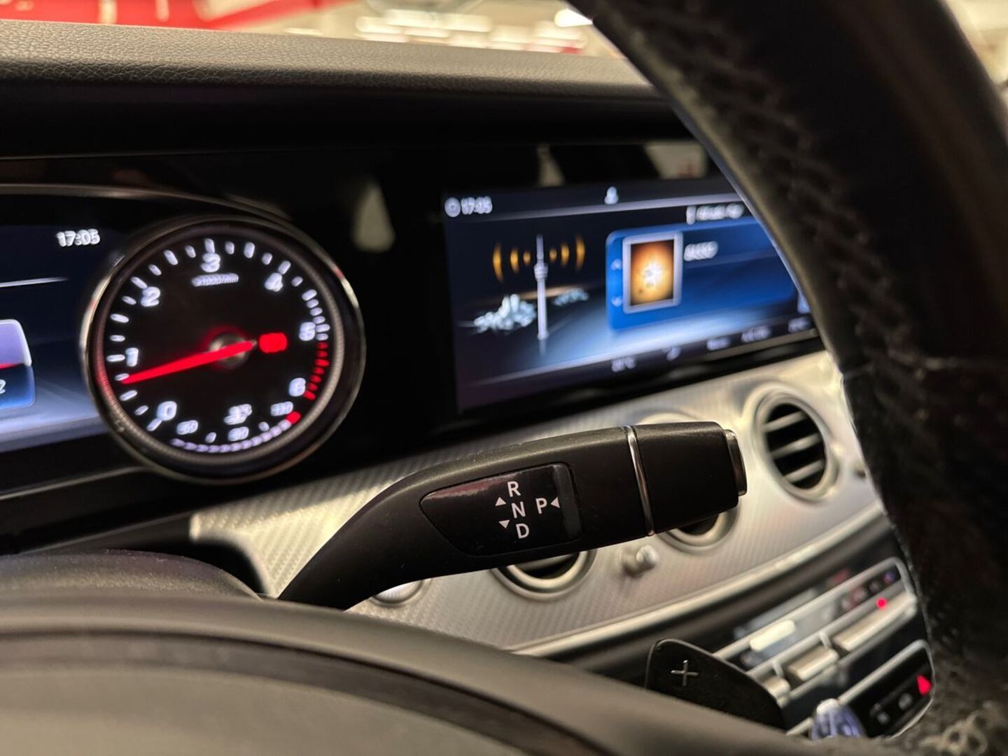 MERCEDES-BENZ E 24