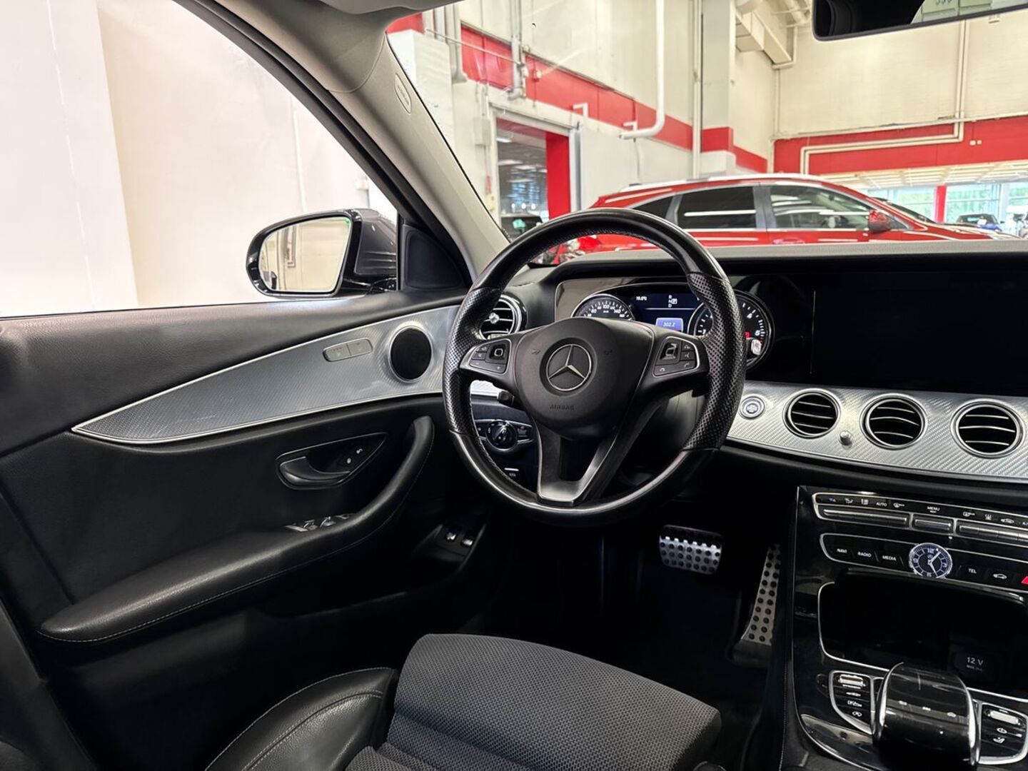 MERCEDES-BENZ E 30
