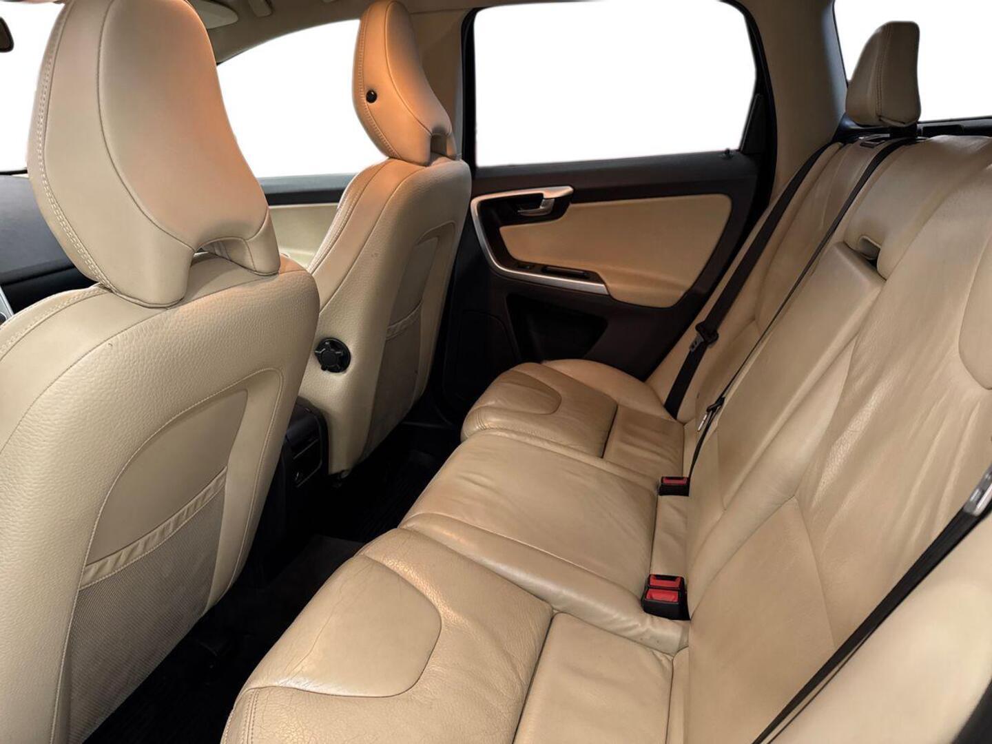 VOLVO XC60 2011