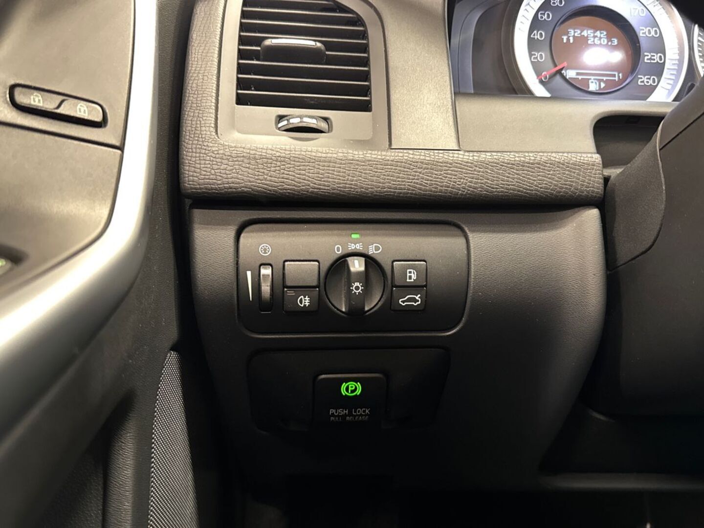 VOLVO XC60 2011